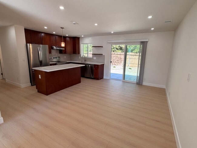 Building Photo - 10121 Craft Dr
