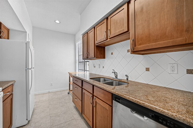 Building Photo - 2700 Revere St