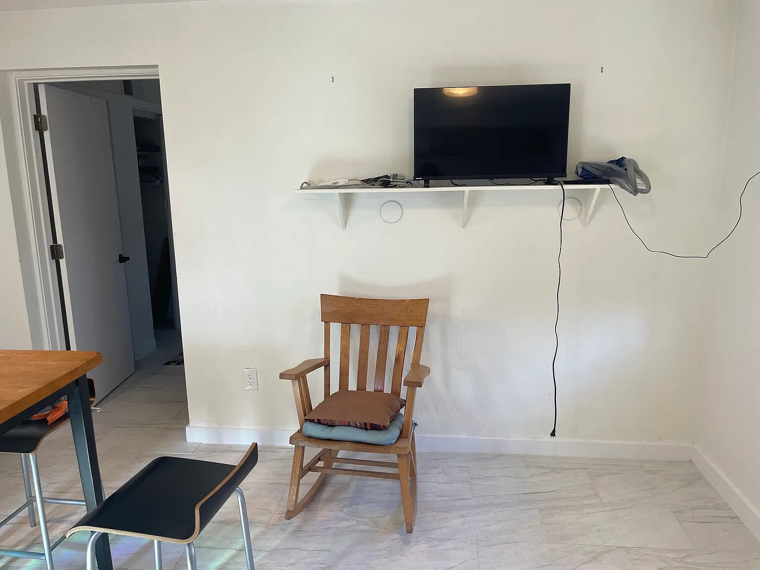 Building Photo - 902 E Prince Rd