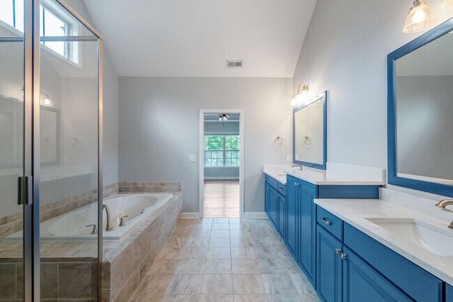 Building Photo - Stunning All-Brick Home in BridgeMill Community!