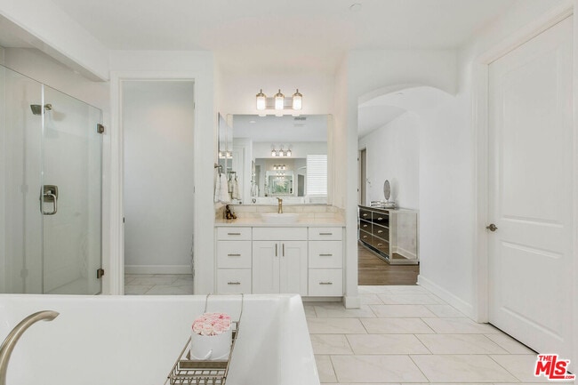 Building Photo - 24407 Clear Creek Pl