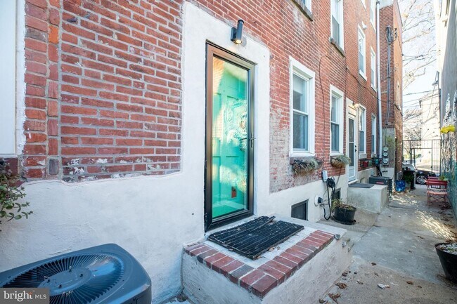 Building Photo - 136 Carpenter St