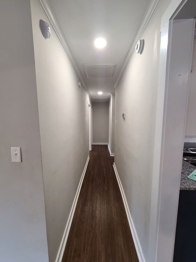 Building Photo - Comfortable Living in the Heart of Goose Creek