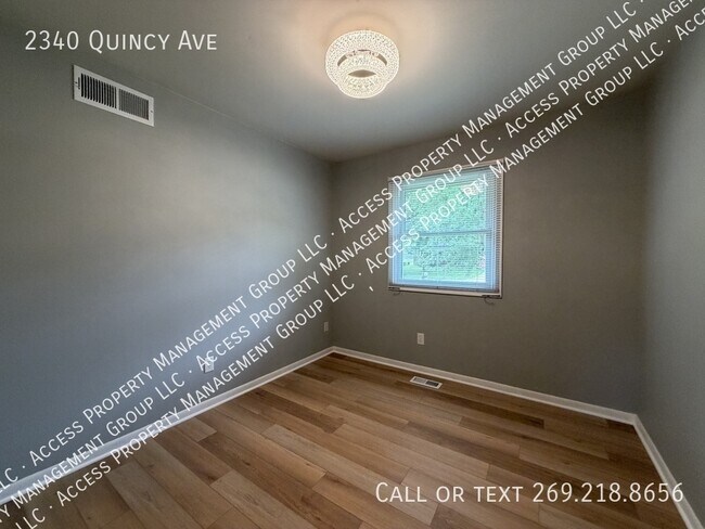 Building Photo - 2340 Quincy Ave