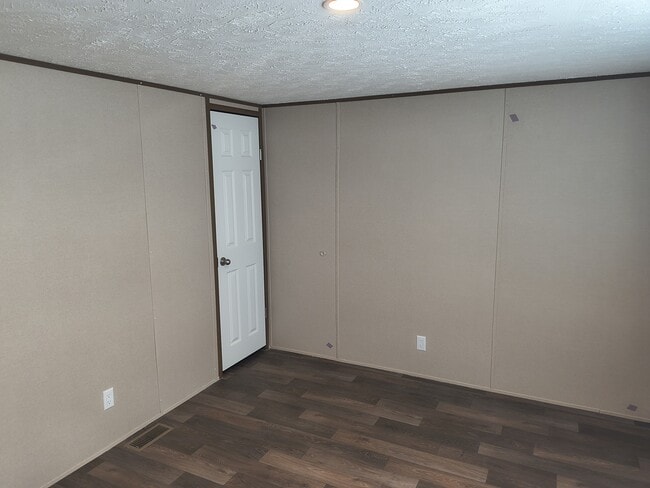 Building Photo - 117 Erie Dr