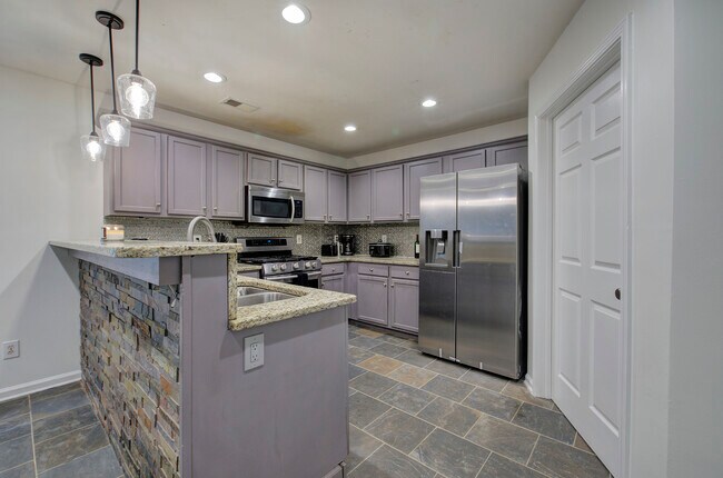 Building Photo - 7202 Cedar Forest Dr