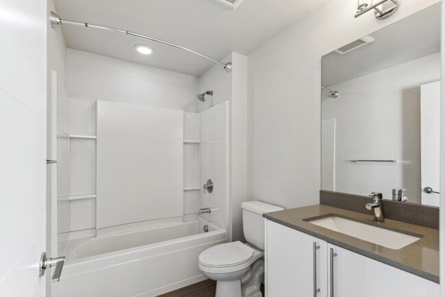 Building Photo - Eastlake Contemporary Townhome - 2 bedrooms