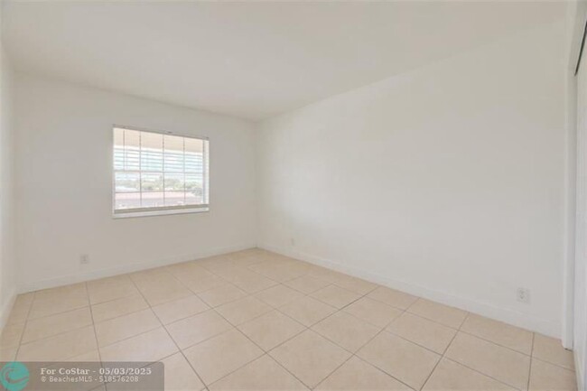 Building Photo - 1017 NW 30th Ct