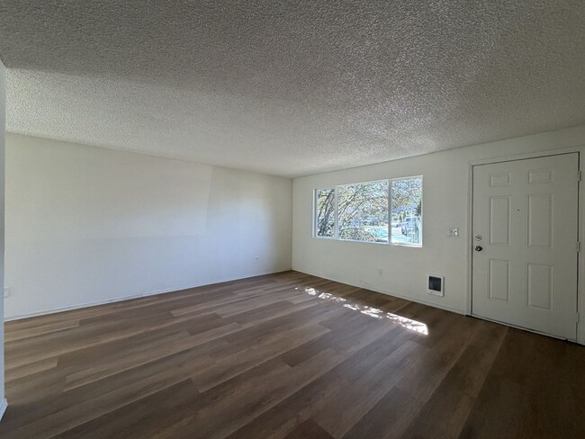 Building Photo - 5921 SE 83rd Ave