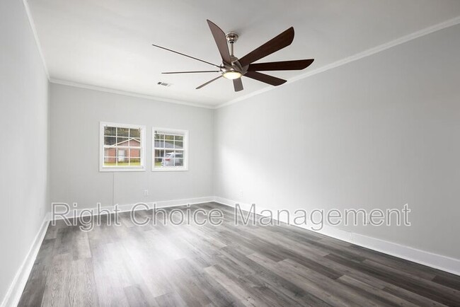 Building Photo - 2855 Viking Dr