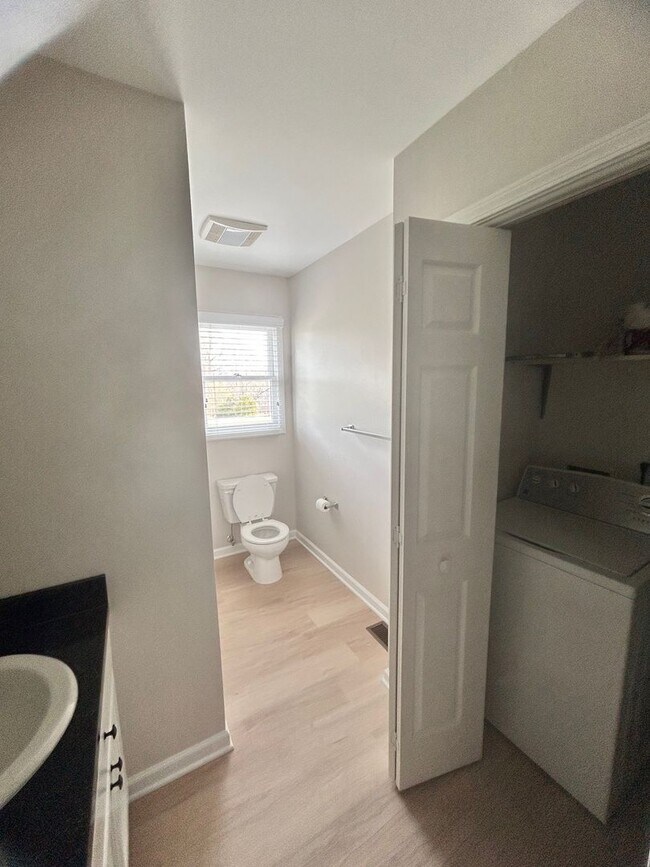 Building Photo - Peaceful Country Living