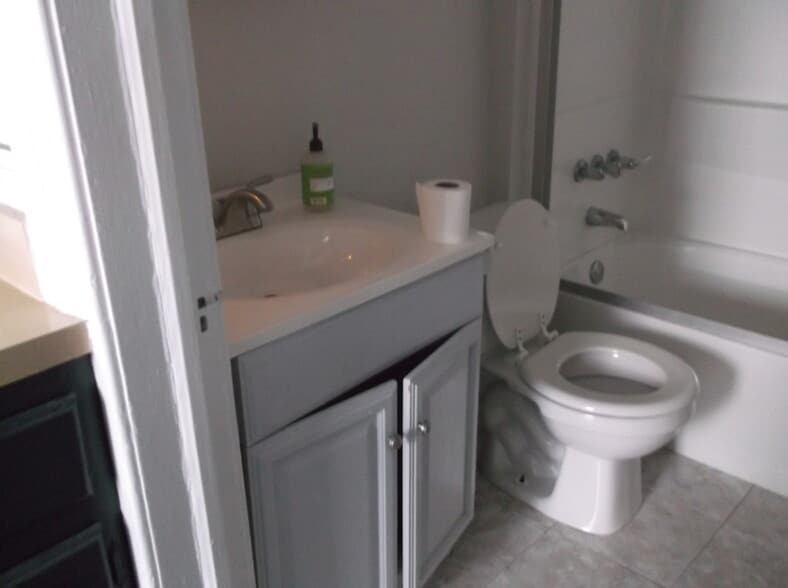 Building Photo - 732 W Liberty St