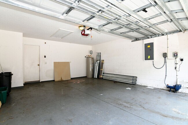 Building Photo - Available July 5th