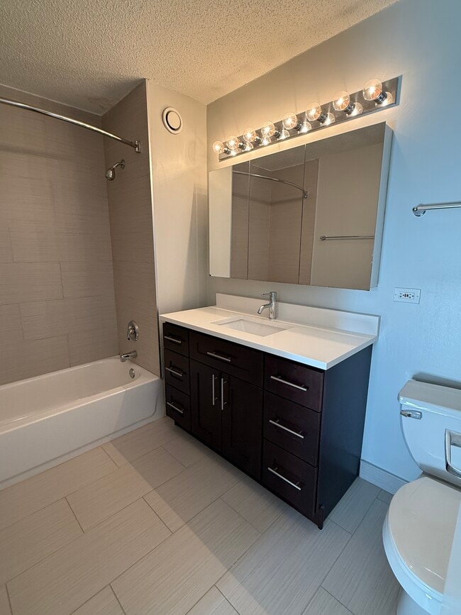 Building Photo - 509 N Dearborn-2001