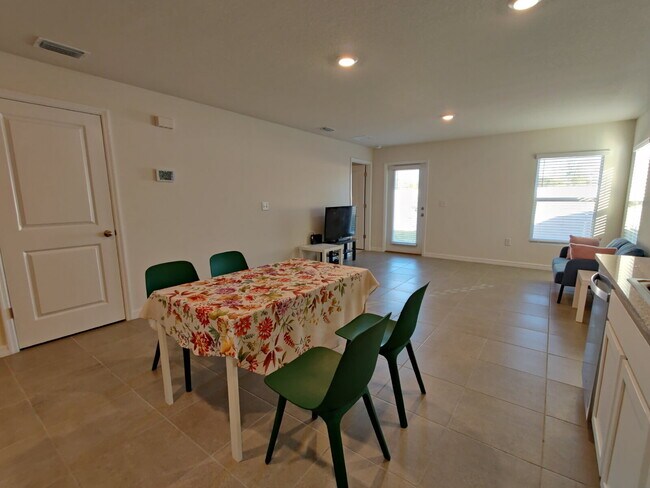 Building Photo - 3210 Suncoast Plains Dr