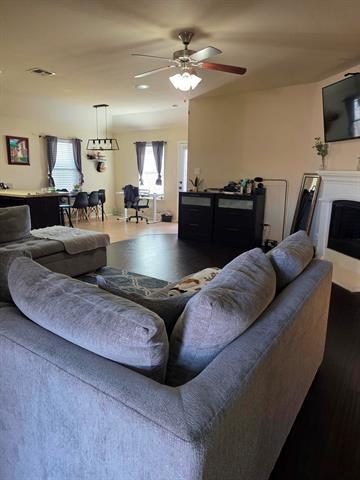 Building Photo - 213 Independence Tr