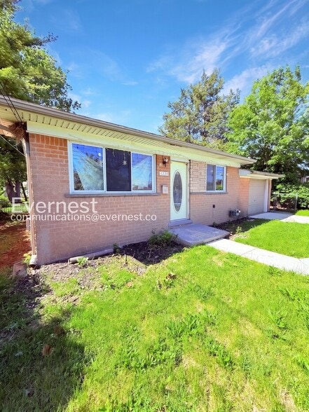 Building Photo - 4224 Frazho Rd