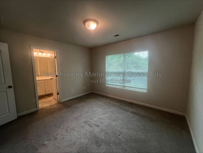 Building Photo - 2407 Lazette Dr