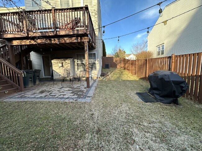 Building Photo - End-Unit Townhome in Owings Mills