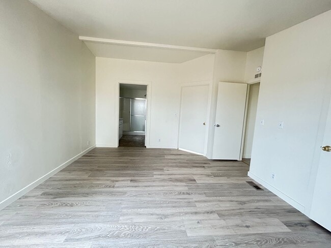 Building Photo - Home with Shop