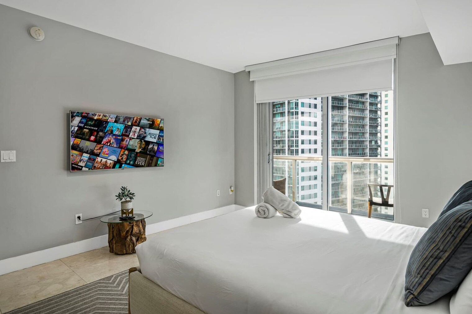Building Photo - 485 Brickell Ave