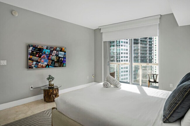 Building Photo - 485 Brickell Ave