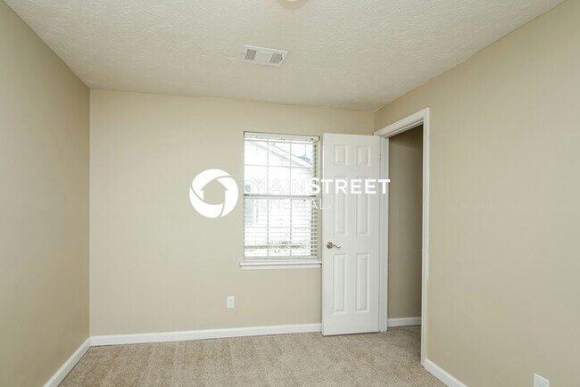 Building Photo - 3 Bedroom Pet-Friendly Home in Douglasville, GA with Main Street Renewal
