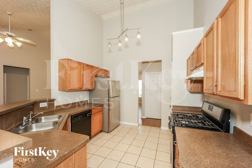 Building Photo - 5713 Old Carriage Dr