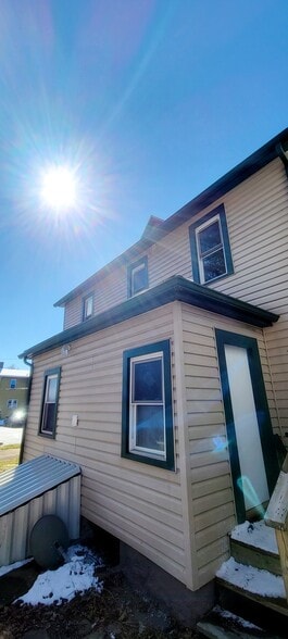 Building Photo - 1034 Buffalo St