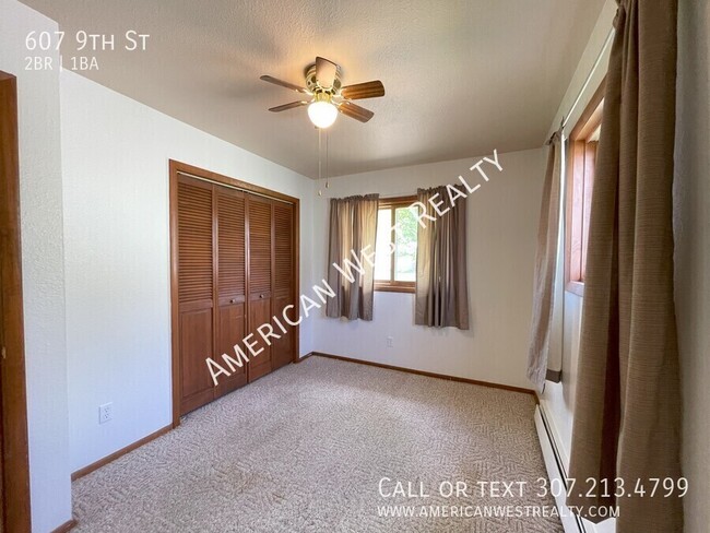 Building Photo - 607 9th St