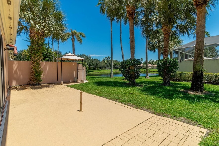 Building Photo - 4786 Blossom Dr