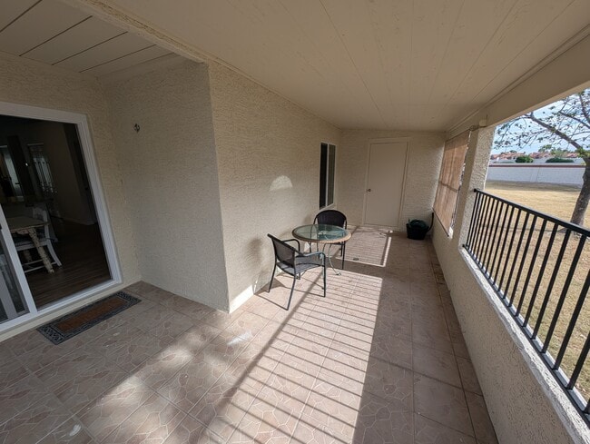 Building Photo - 1120 N Val Vista Dr