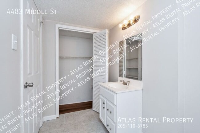 Building Photo - 4483 Middle St