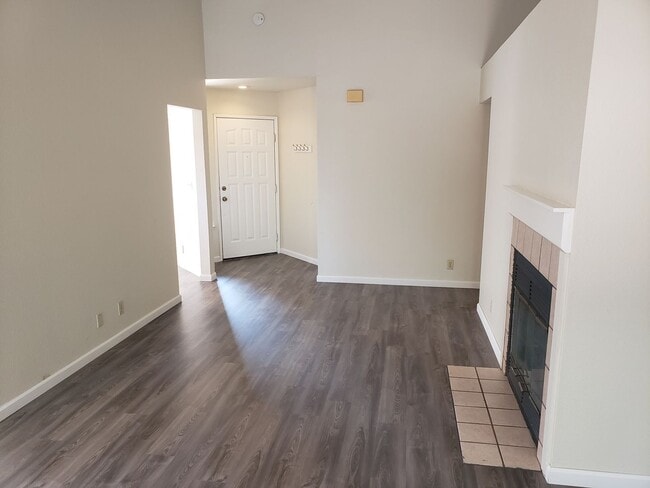 Building Photo - 3 Bedroom close to PV High School