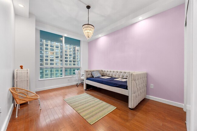 Building Photo - 20 Newport Pkwy