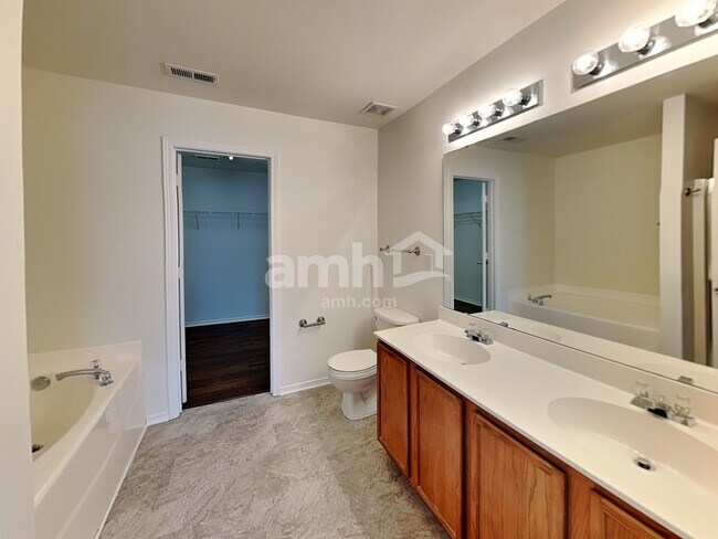 Building Photo - 3622 Charterhall Ln