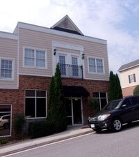 Building Photo - Upper Level Apartment in Wyndhurst