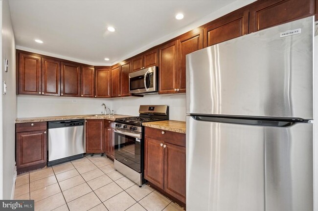 Building Photo - 234 Westbrook Dr