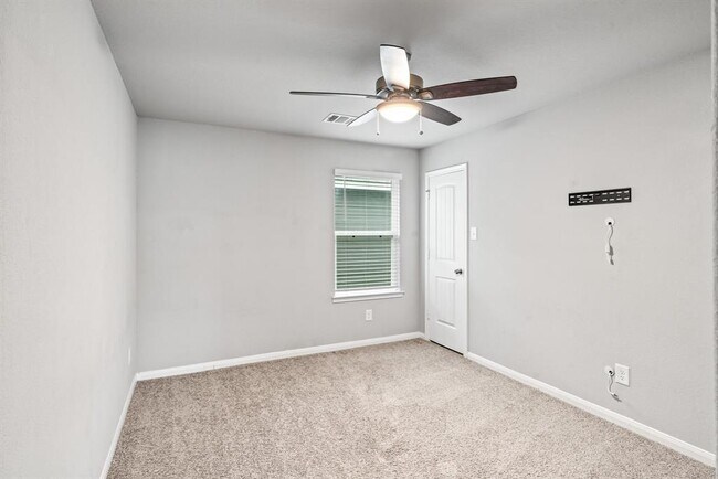 Building Photo - 208 Shelby Meadow Dr