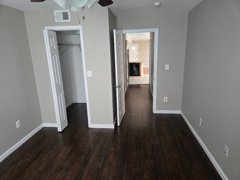 Building Photo - 40 N Main St