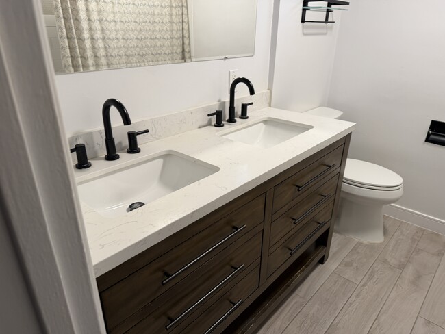 Building Photo - 409 N Park Ave