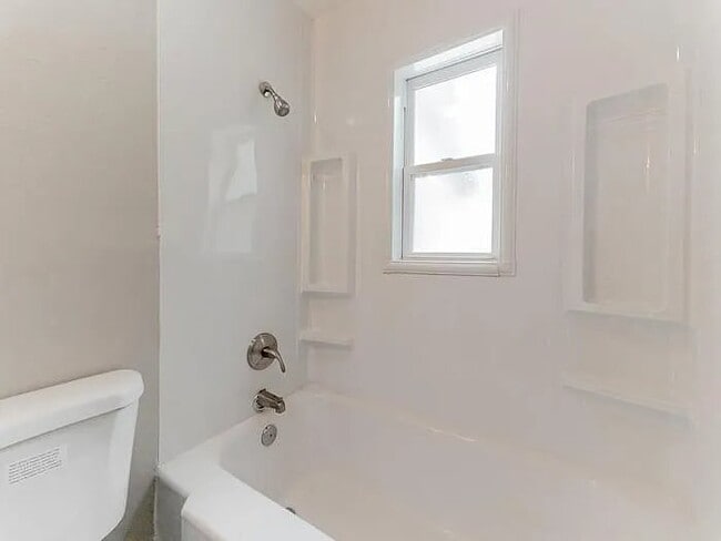 Building Photo - 6818 Eisele St
