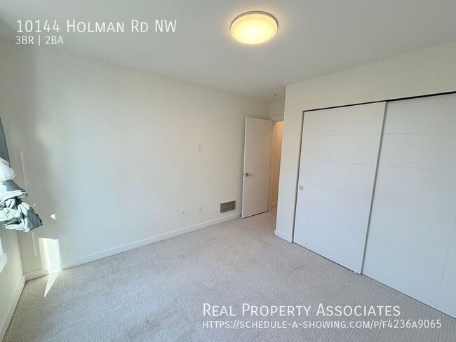 Building Photo - 10144 Holman Rd NW