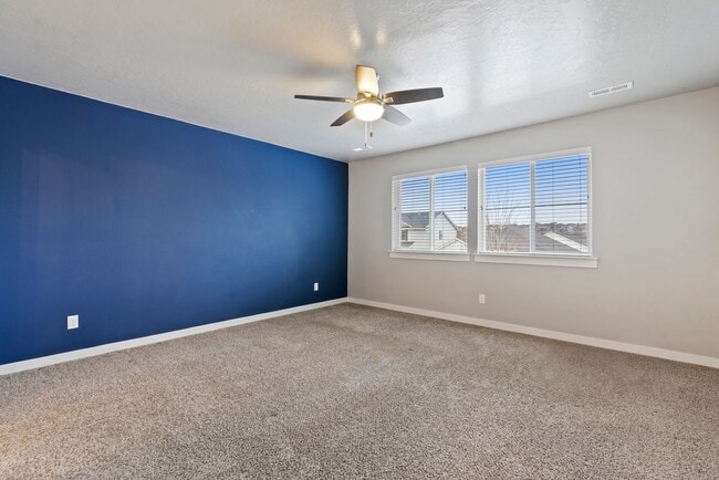 Building Photo - Upgraded 4 Bed 2.5 Bath Home