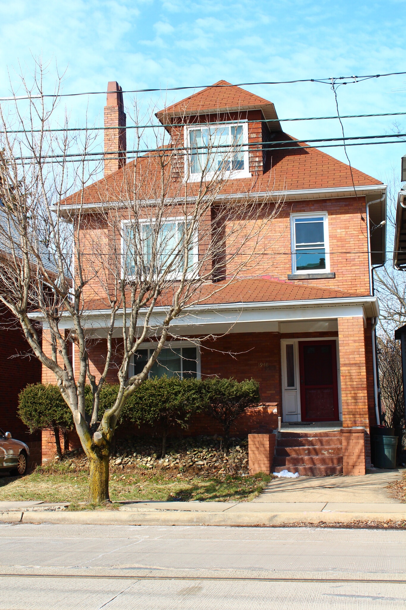 Building Photo - 1948 Broadway Ave