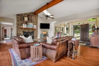 Building Photo - 13014 Schoolhouse Dr