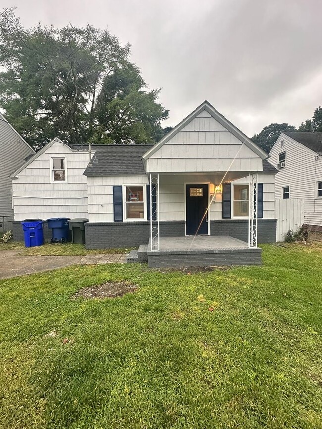 Building Photo - Newly renovated house for lease!