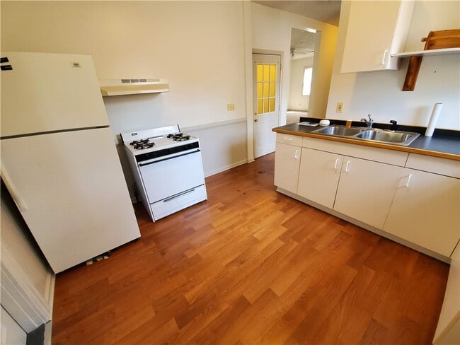 Building Photo - 74 Stewart St