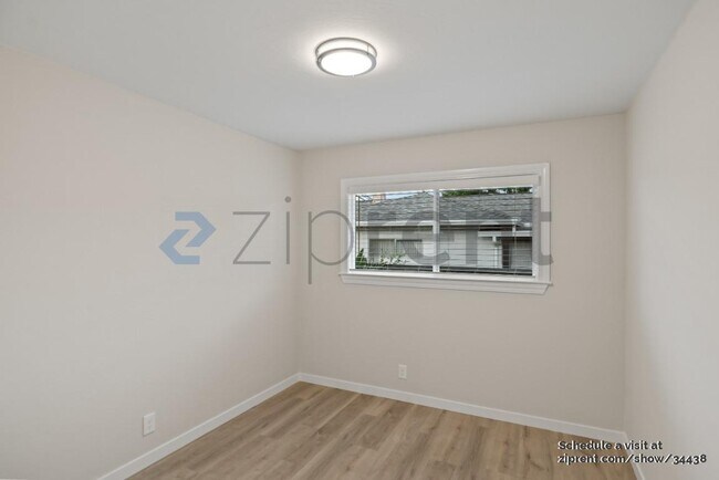 Building Photo - 692 Pomeroy Ave