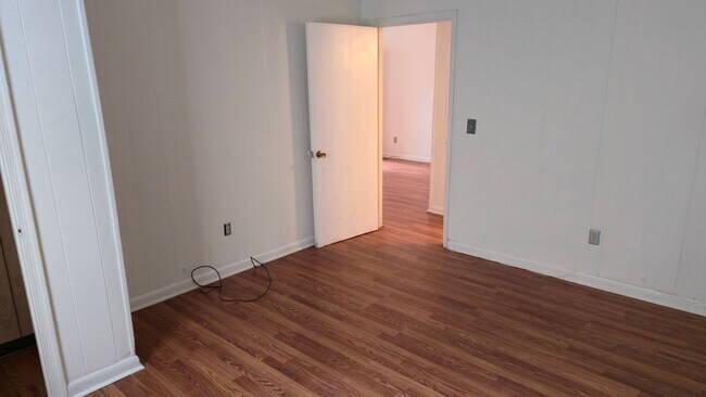 Building Photo - leaphart1327